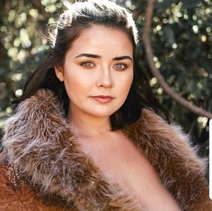 Meet your Posher, Jena